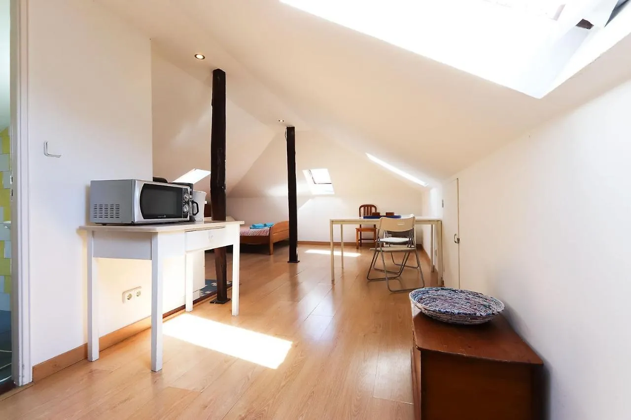 Sunny Attic Loft By Homing Daire Lisboa